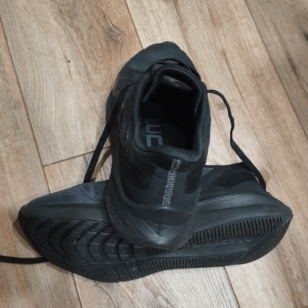 Black NIKE ZOOM
